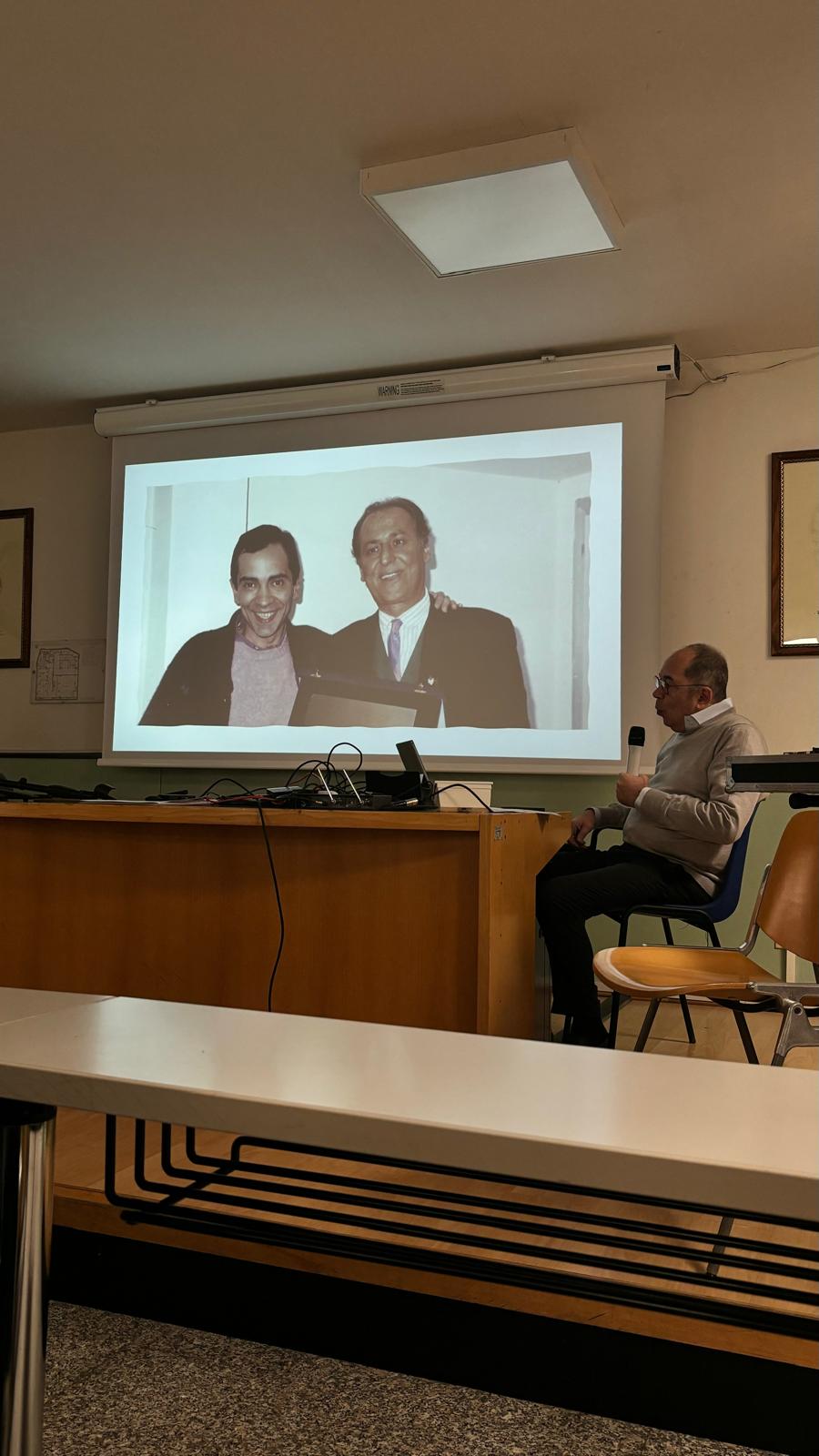 Sasà Capobianco con i DJ formati nei suoi corsi teorico-pratici che hanno contribuito alla scena musicale campana